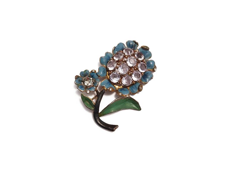 Spilla d'epoca a forma di fiore, smalto azzurro e verde con strass