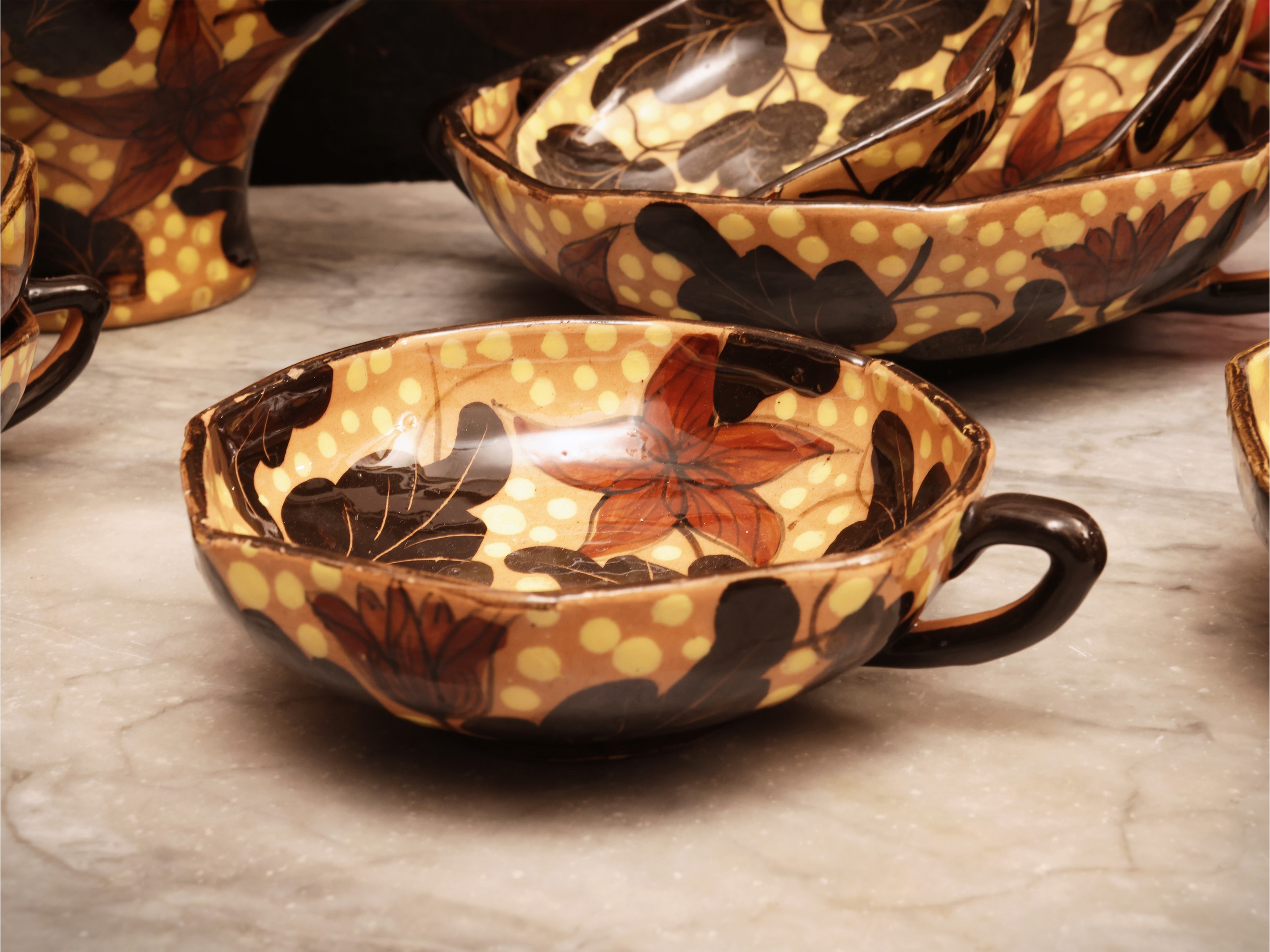Set da macedonia e da tè in terracotta smaltata e porcellana