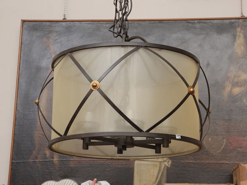 Grande lampadario in ferro battuto