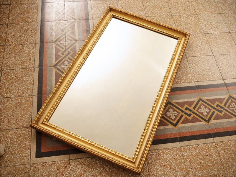 Specchiera con cornice in legno e pastiglia dorata, cm 103x63
