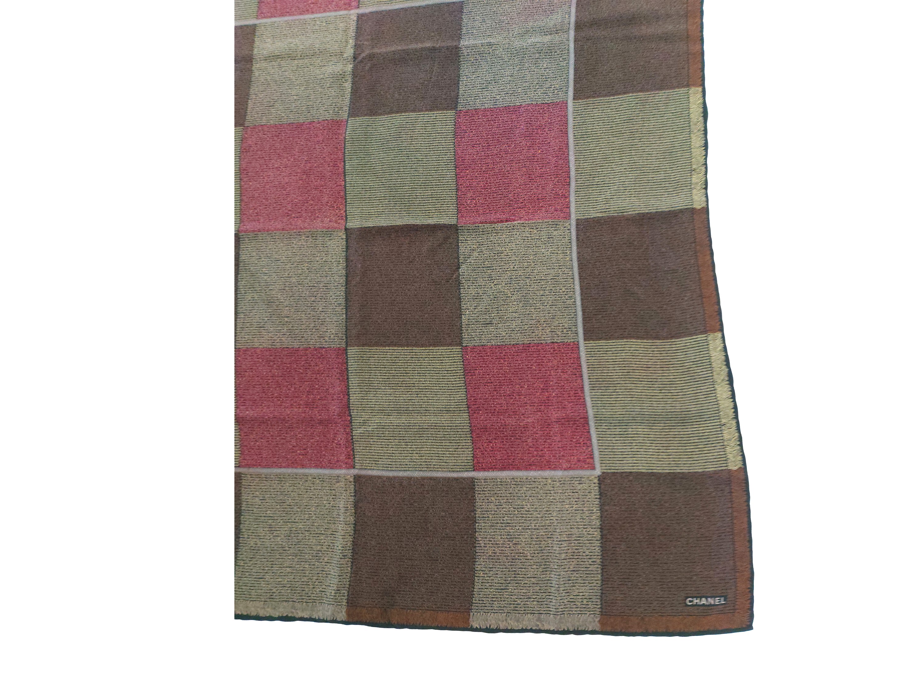 Chanel, Foulard in seta fantasia con riquadri marroni, verde oliva e bordeaux