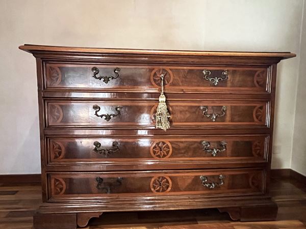Walnut veneered chest of drawers
