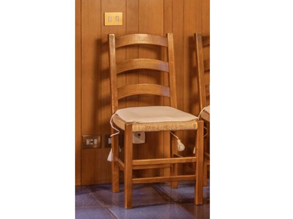 Serie di sei sedie rustiche in noce  - Asta Stile fiorentino - Maison Bibelot - Casa d'Aste Firenze - Milano