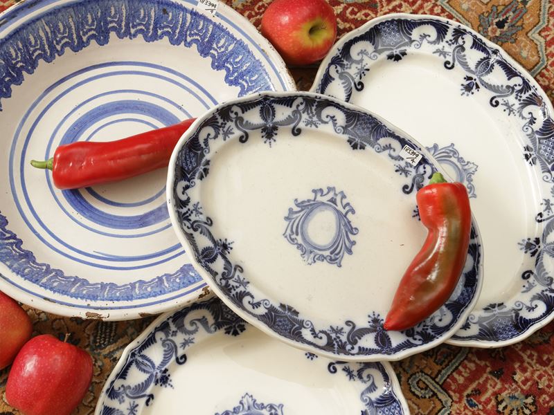 Società Ceramica Laveno (attrib.), Vassoi e centrotavola in terraglia e ceramica dipinta, decoraz...