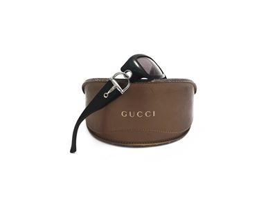 Gucci, Occhiali da sole con montatura nera e logo distintivo