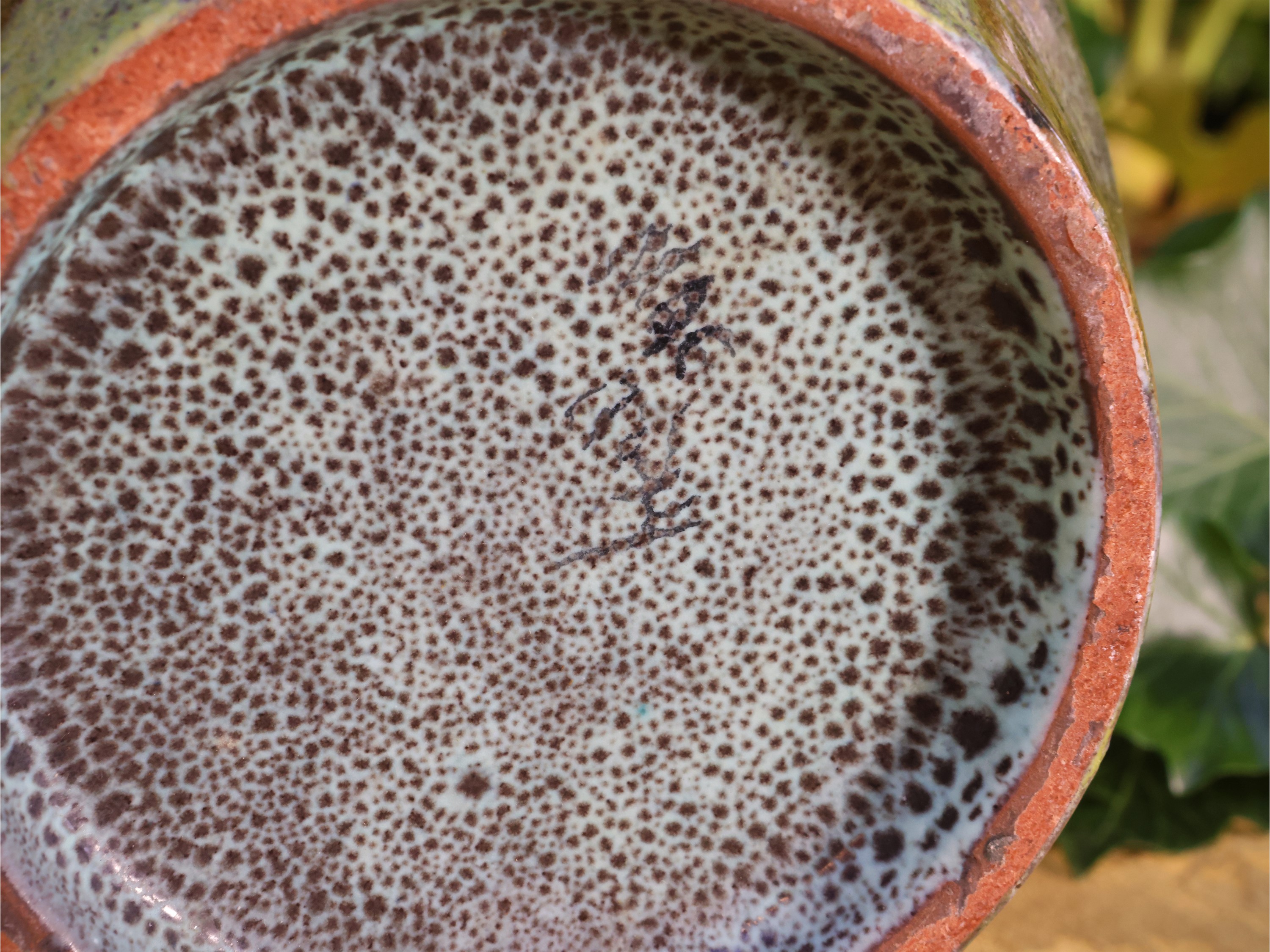 Vaso in ceramica smaltata, marchio sotto la base