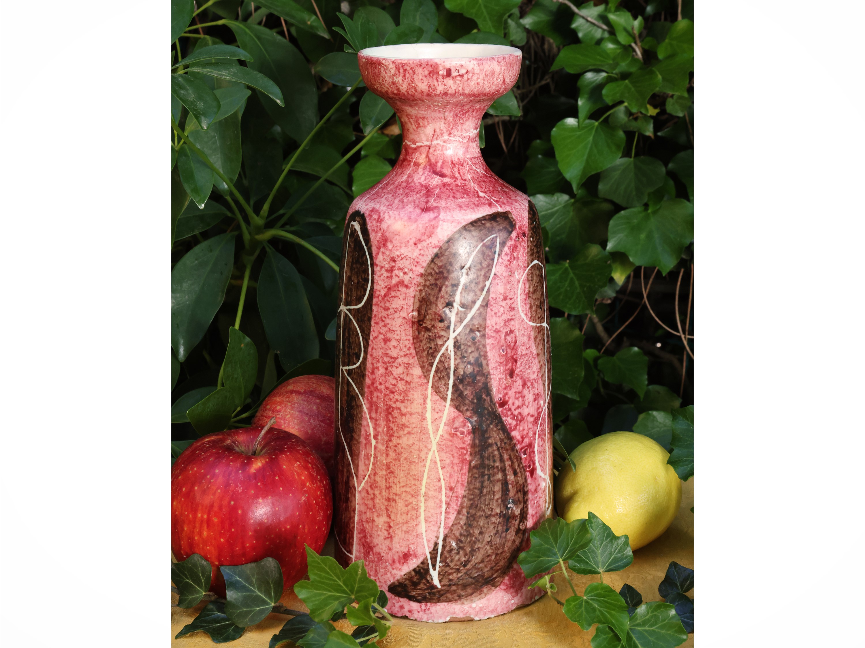Vaso in ceramica smaltata, decorazione astratta e marchio alla base