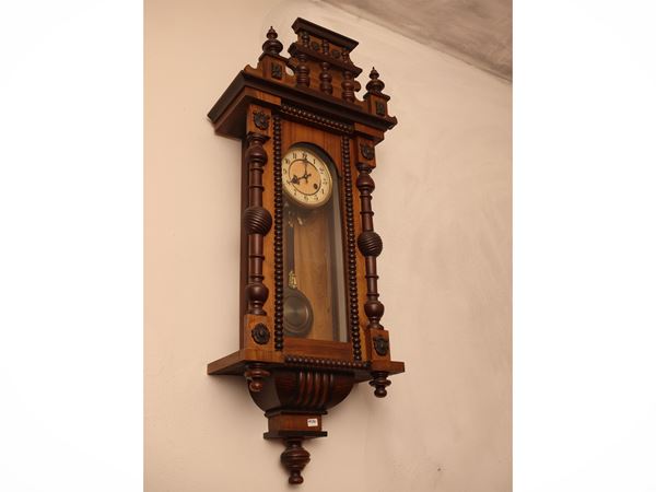 Orologio pensile a pendolo in noce