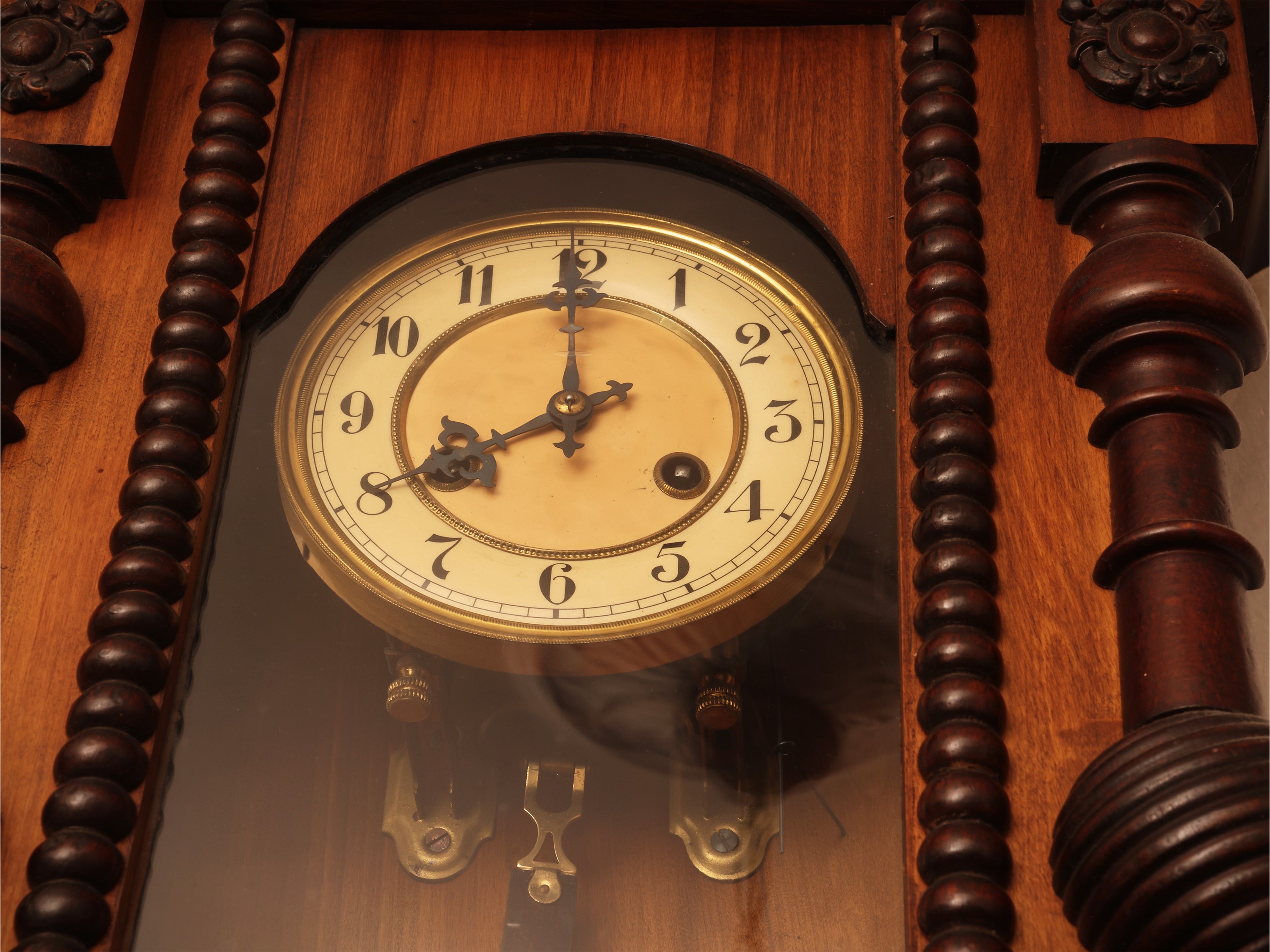 Orologio Pensile a Pendolo in Noce