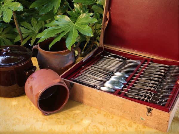 Silver metal cutlery set
