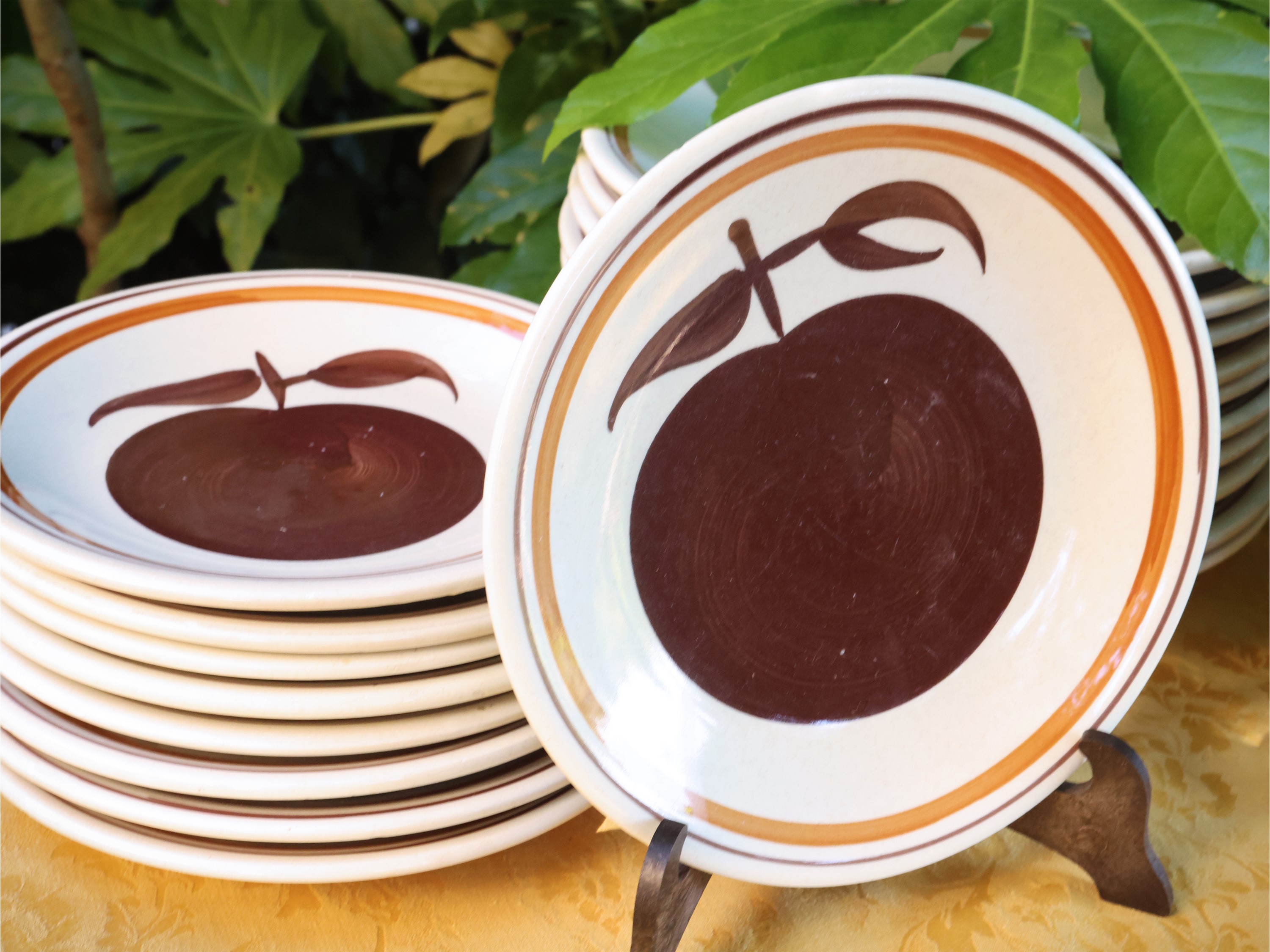 Manifattura Sangallo, Servizio da giardino in ceramica (piatti, insalatiera e vassoi)