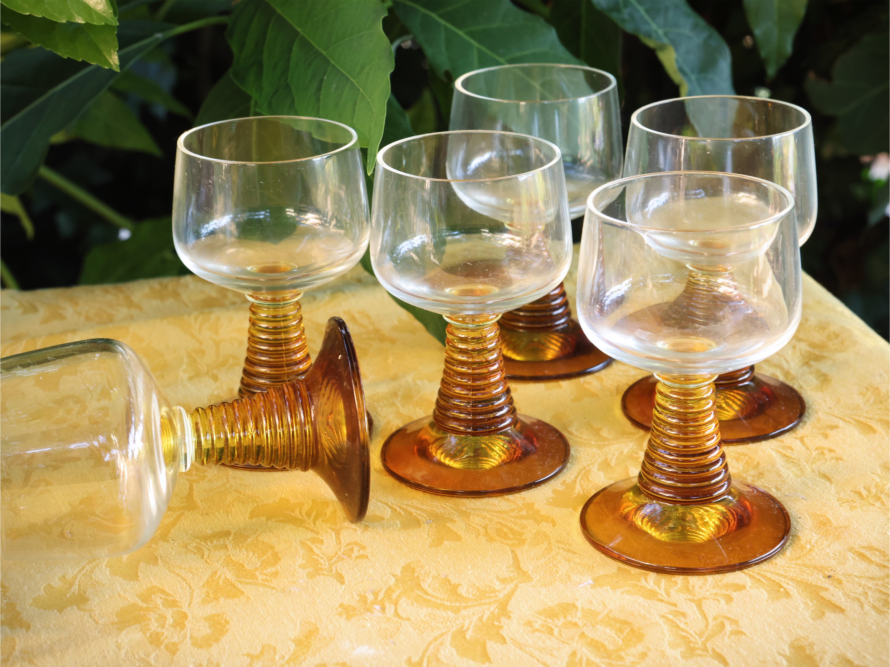 Set da tavola moderno, porcellana Tognana con accessori in vetro e centrotavola
