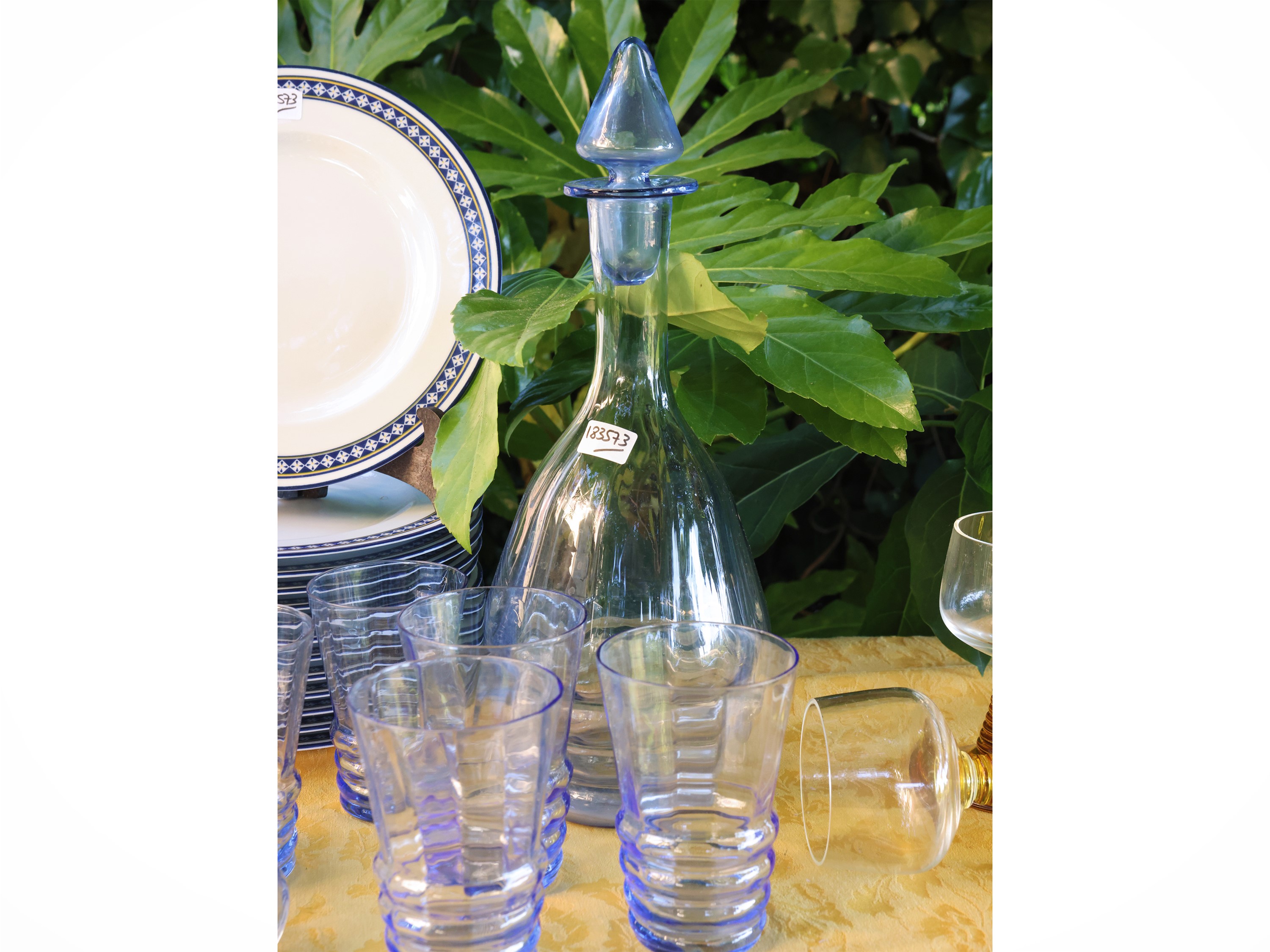 Set da tavola moderno, porcellana Tognana con accessori in vetro e centrotavola