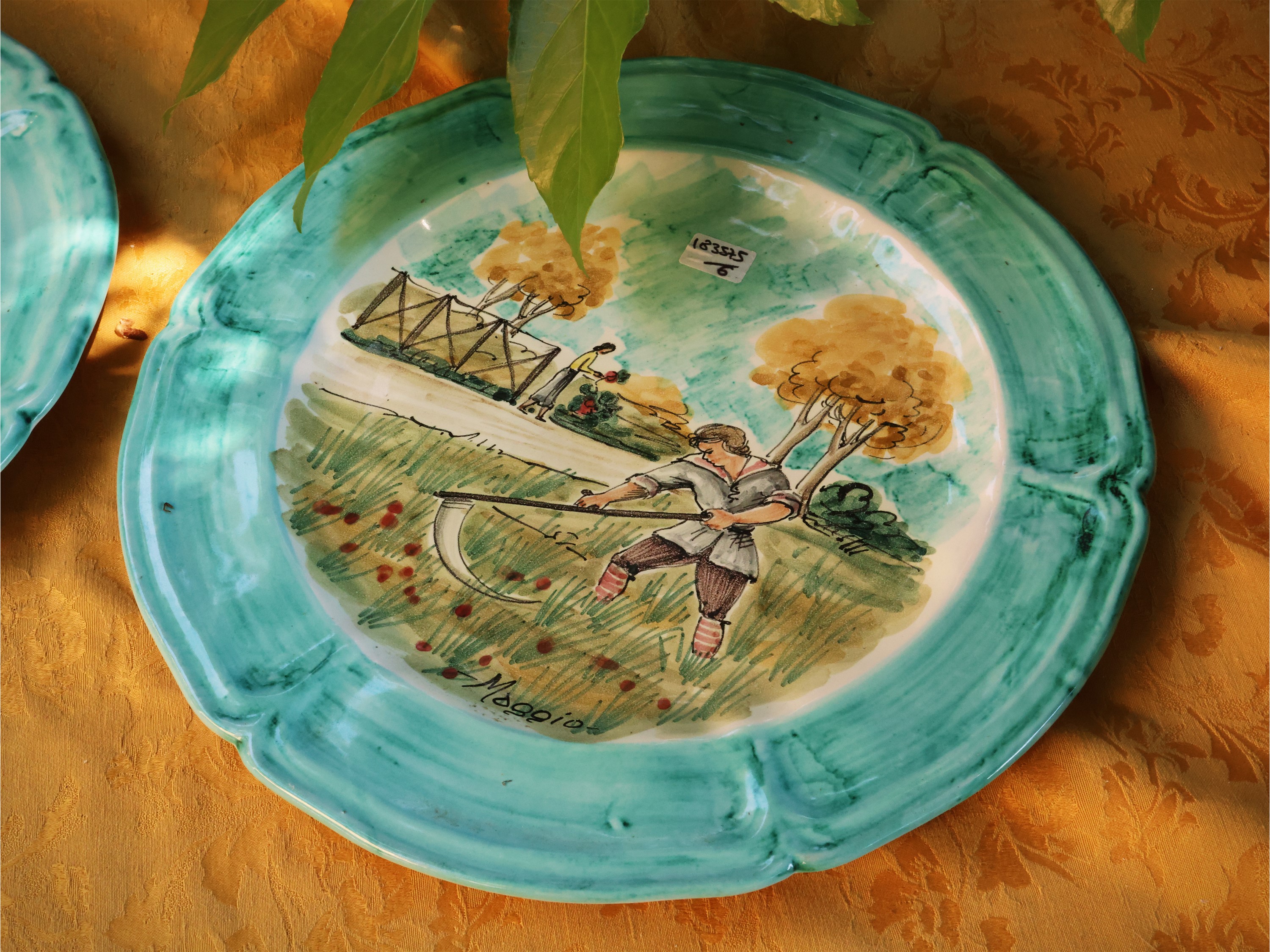 Serie di sei piatti decorativi, ceramica smaltata dipinta con i mesi