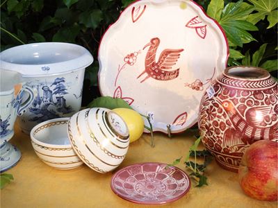 Raccolta di maioliche Cantagalli, ceramiche dipinte e a lustro (vasi e accessori)
