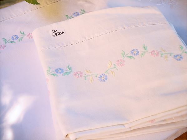 Two sets of white linen and cotton double sheets