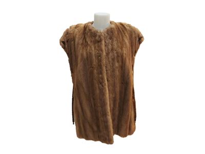 Gilet in pelliccia di visone beige, inserti scamosciati e spacchi laterali