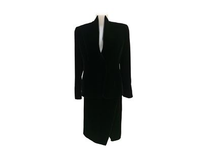 Giorgio Armani, Tailleur in velluto nero, taglia 44