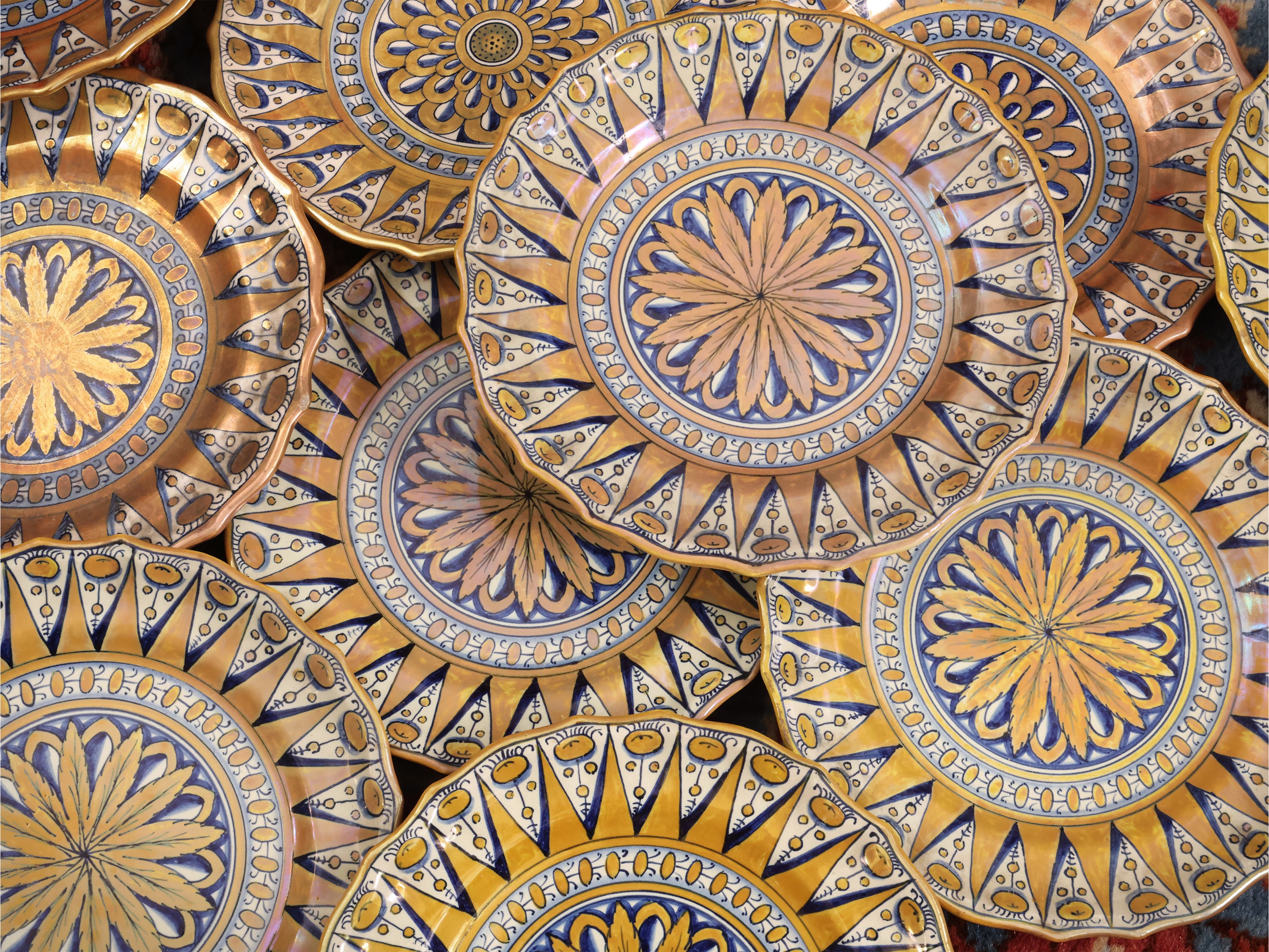 Cantagalli, Serie di dodici piatti in terracotta smaltata a lustro