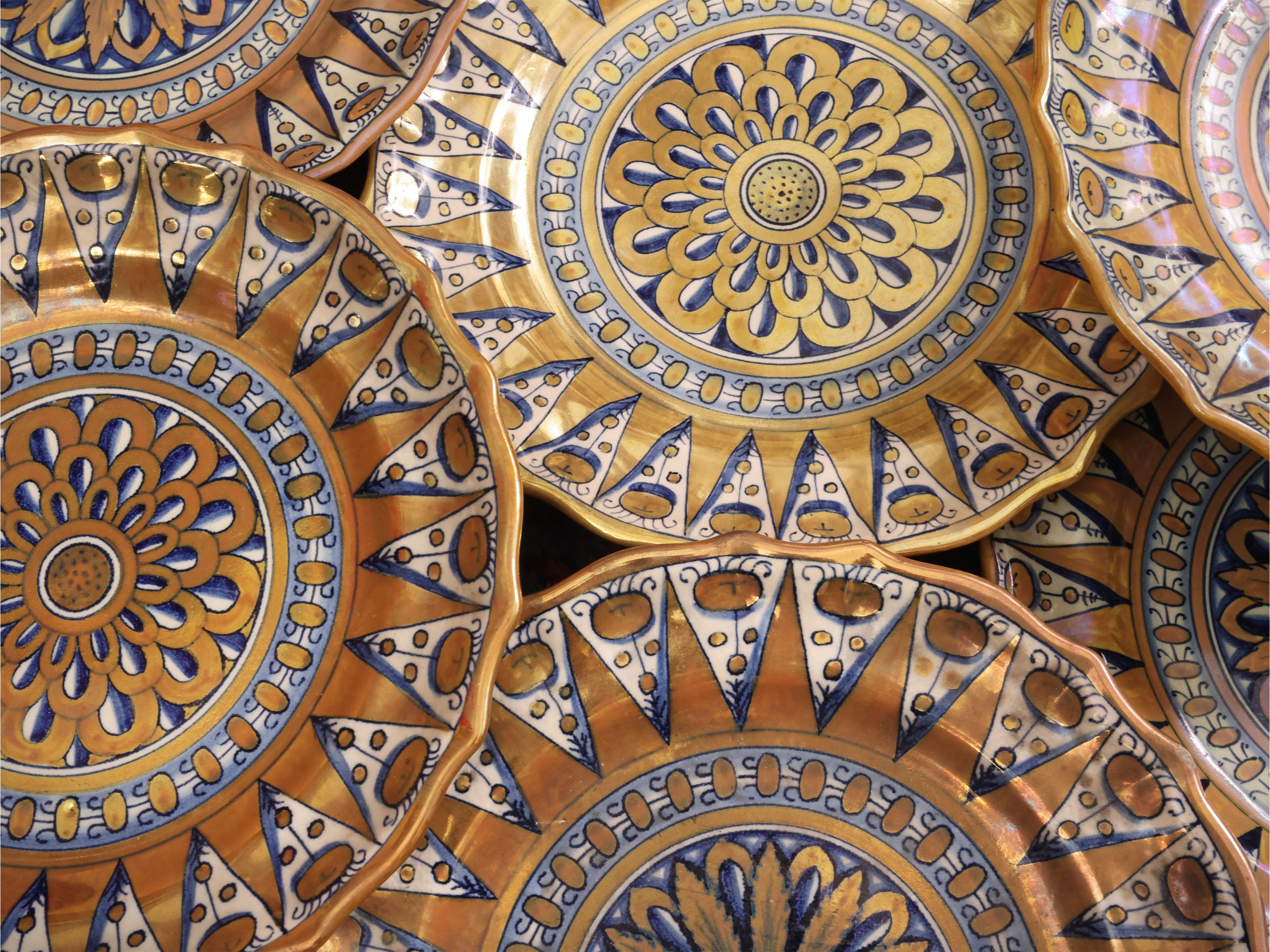 Cantagalli, Serie di dodici piatti in terracotta smaltata a lustro