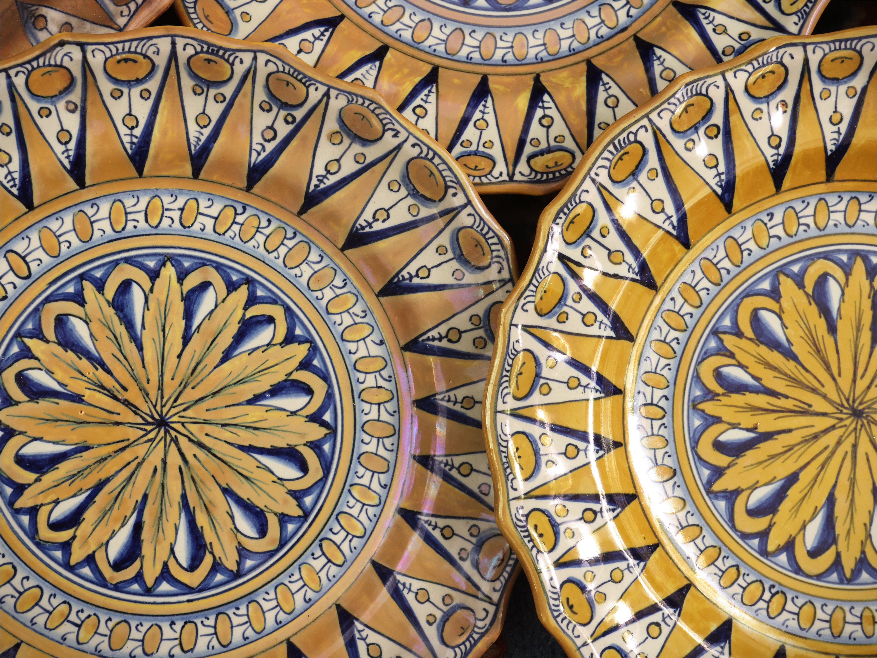 Cantagalli, Serie di dodici piatti in terracotta smaltata a lustro