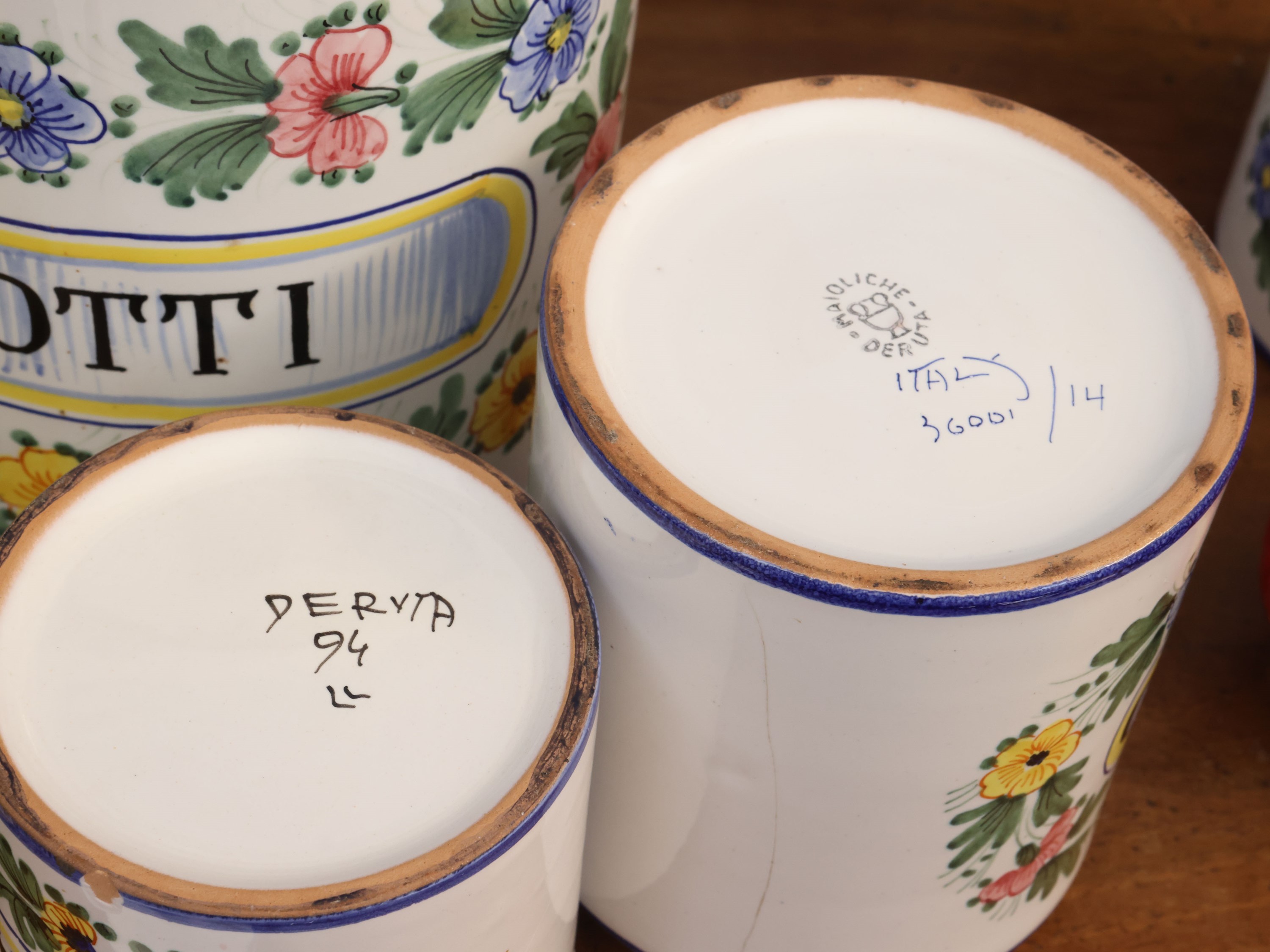 Deruta, Set di barattoli porta spezie in ceramica smaltata, decorazione floreale