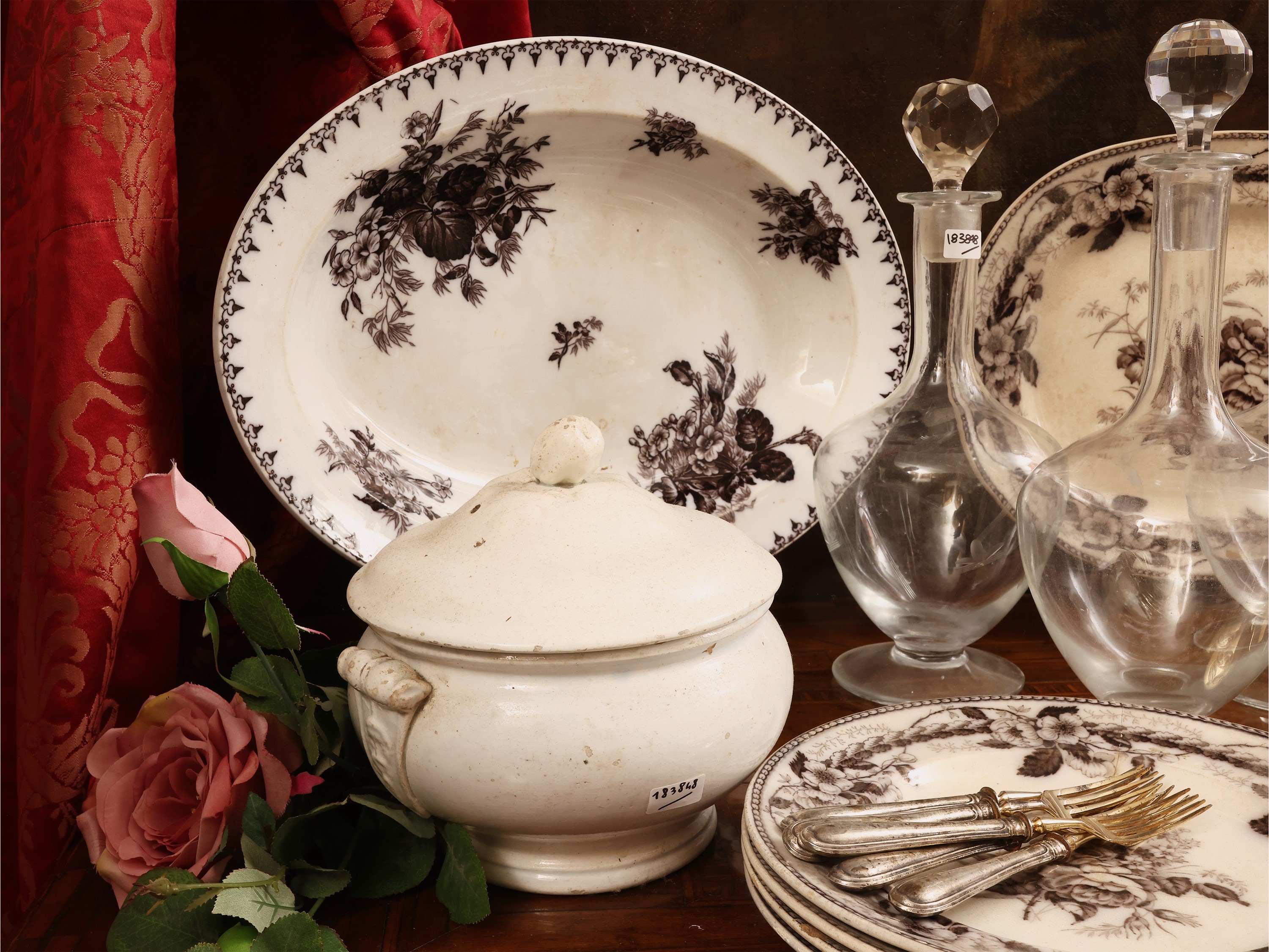 Accessori d’epoca per la tavola, terraglia e vetro (XIX/XX secolo)