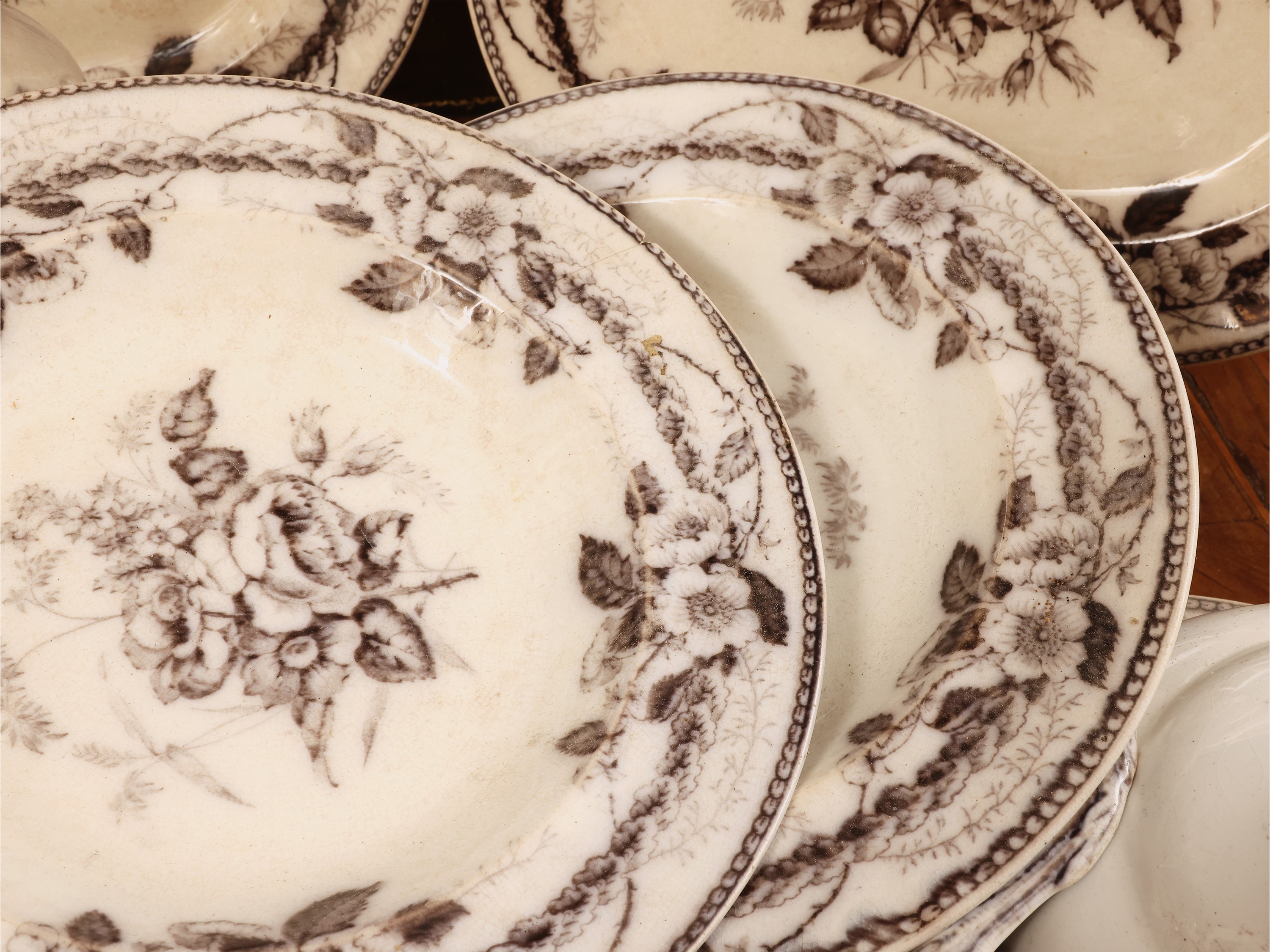 Accessori d’epoca per la tavola, terraglia e vetro (XIX/XX secolo)