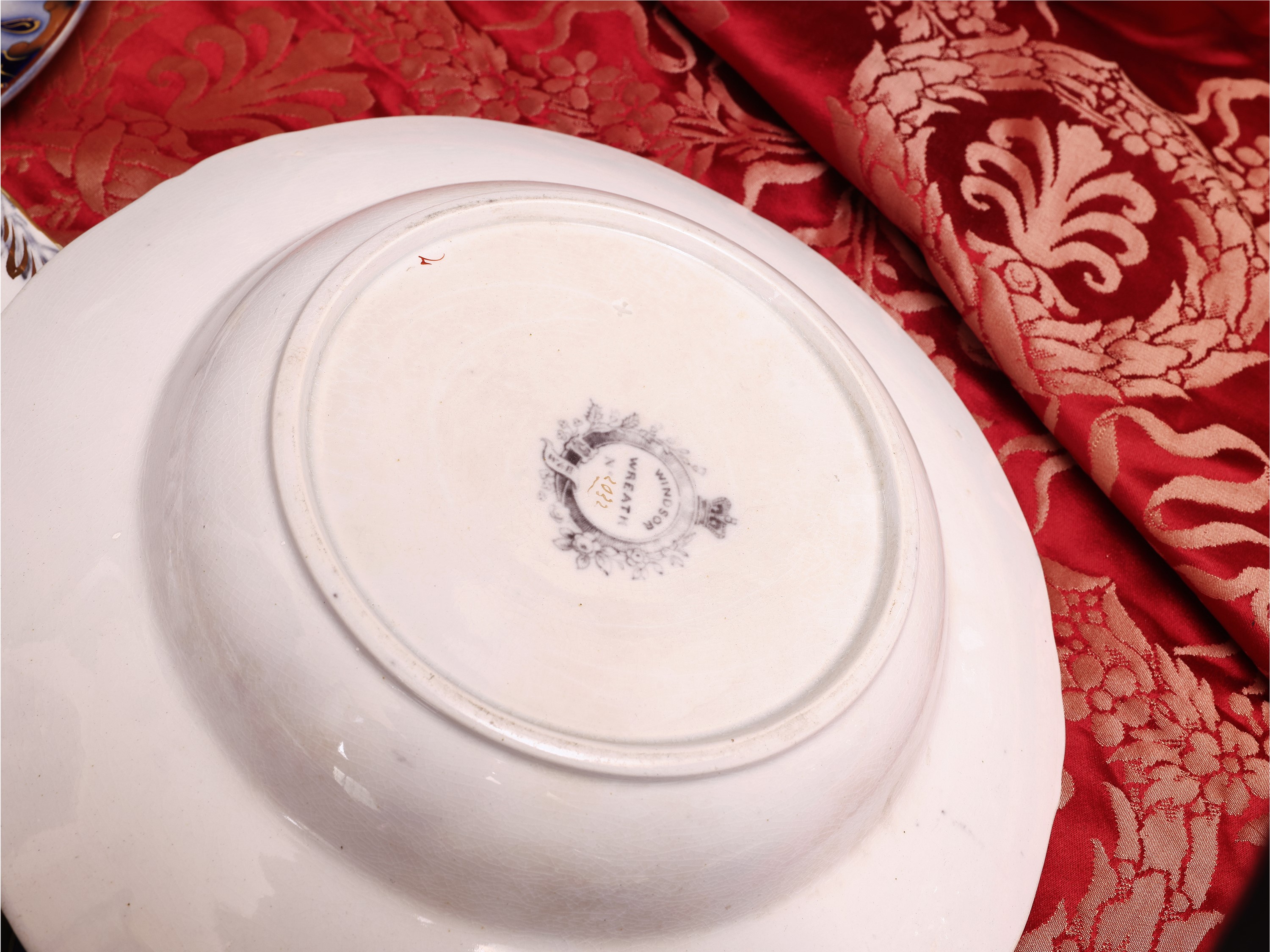 Assortimento di 10 piatti decorativi in terraglia inglese, fine XIX secolo