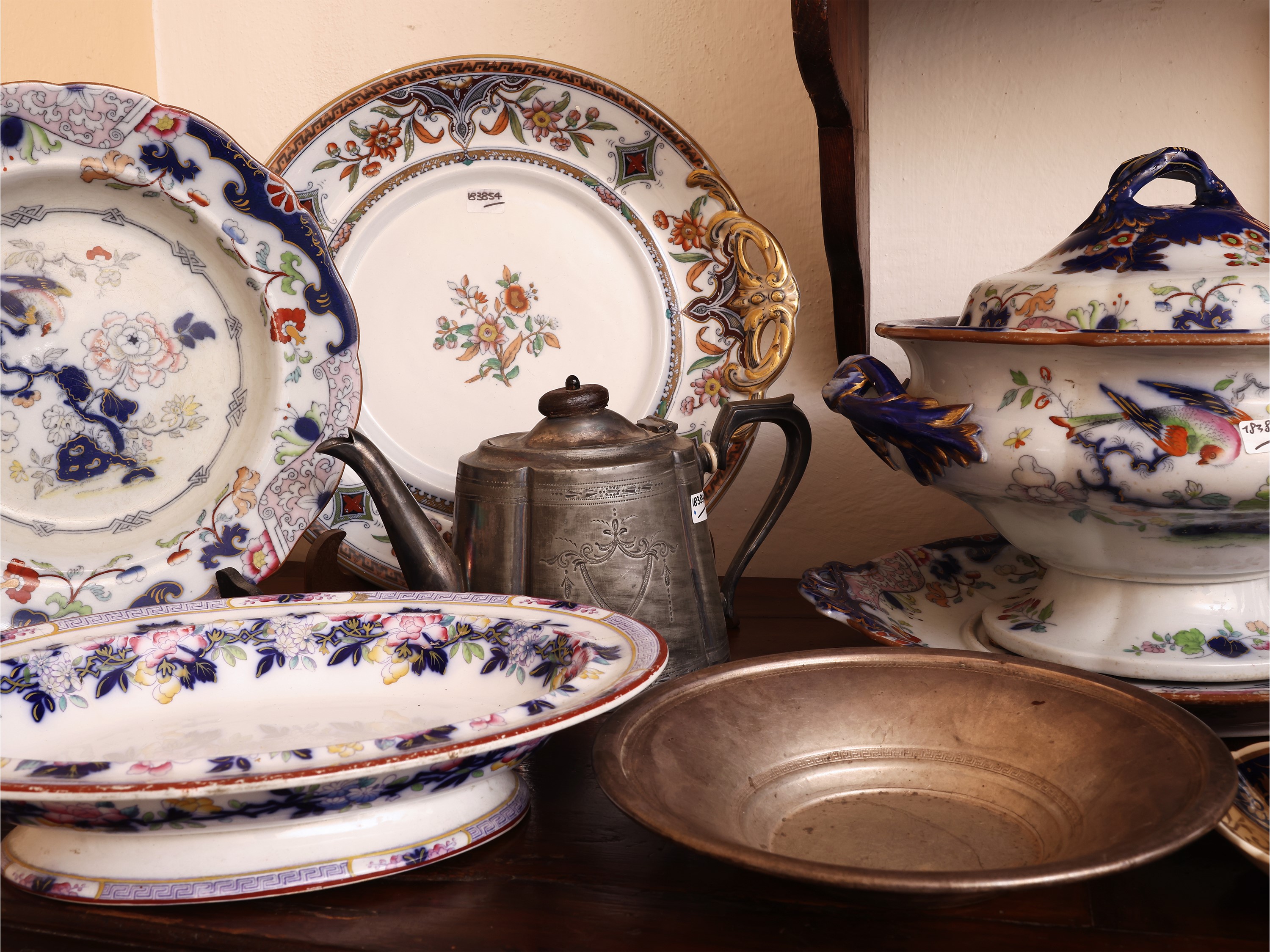 Miscellanea per la tavola d’epoca, terraglia decorata a fiori, con zuppiera (XIX/XX secolo)