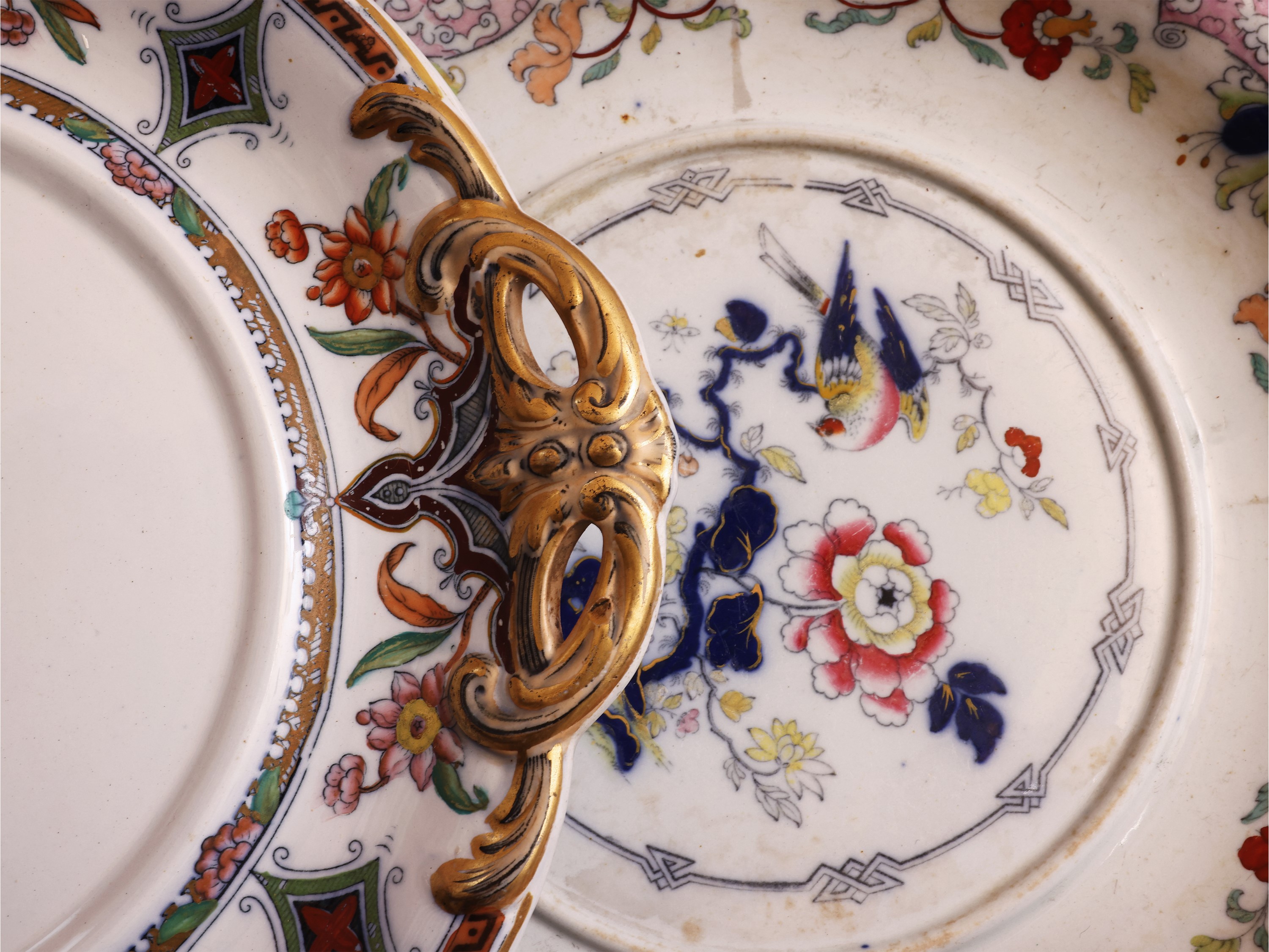 Miscellanea per la tavola d’epoca, terraglia decorata a fiori, con zuppiera (XIX/XX secolo)