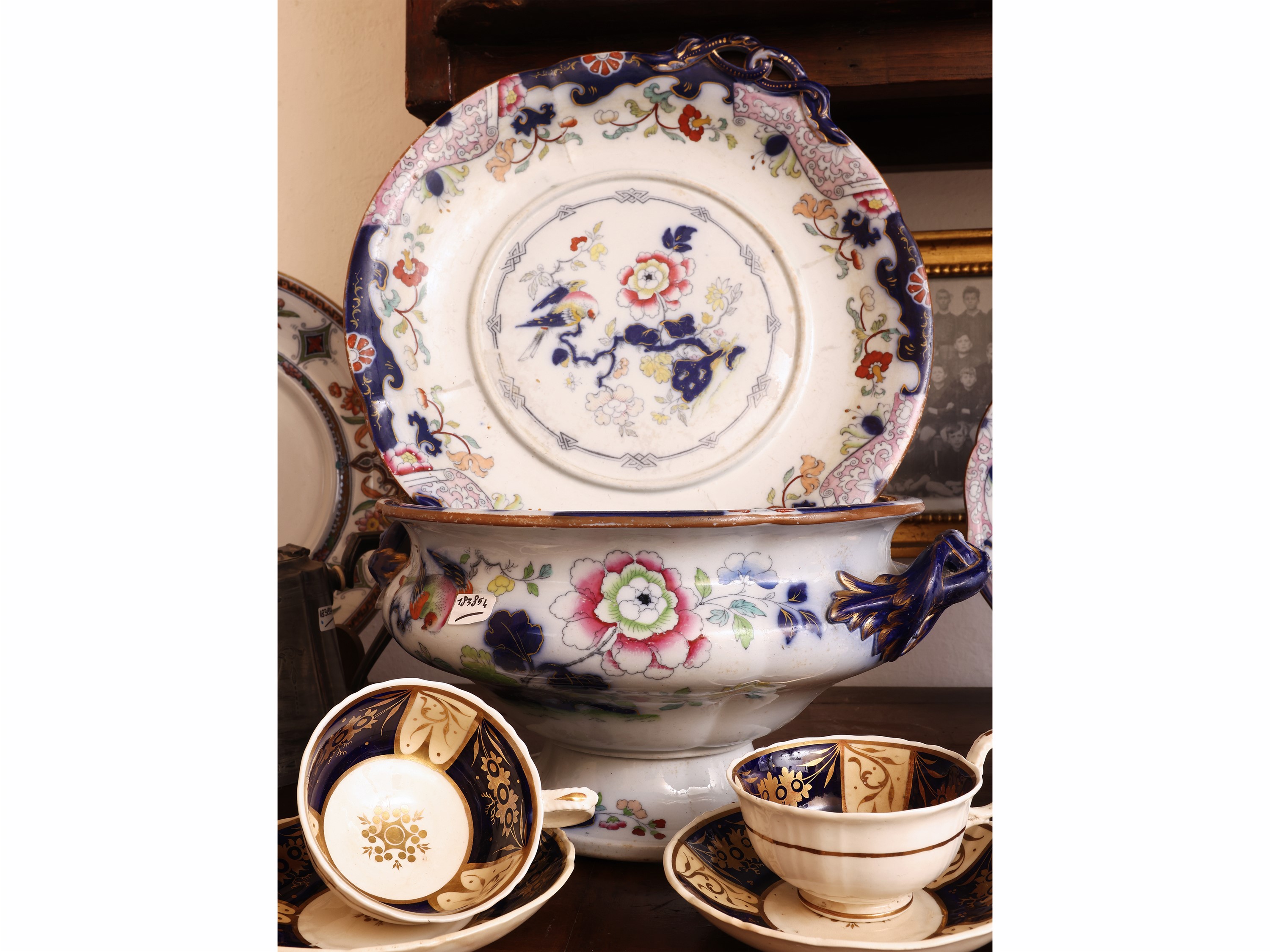 Miscellanea per la tavola d’epoca, terraglia decorata a fiori, con zuppiera (XIX/XX secolo)