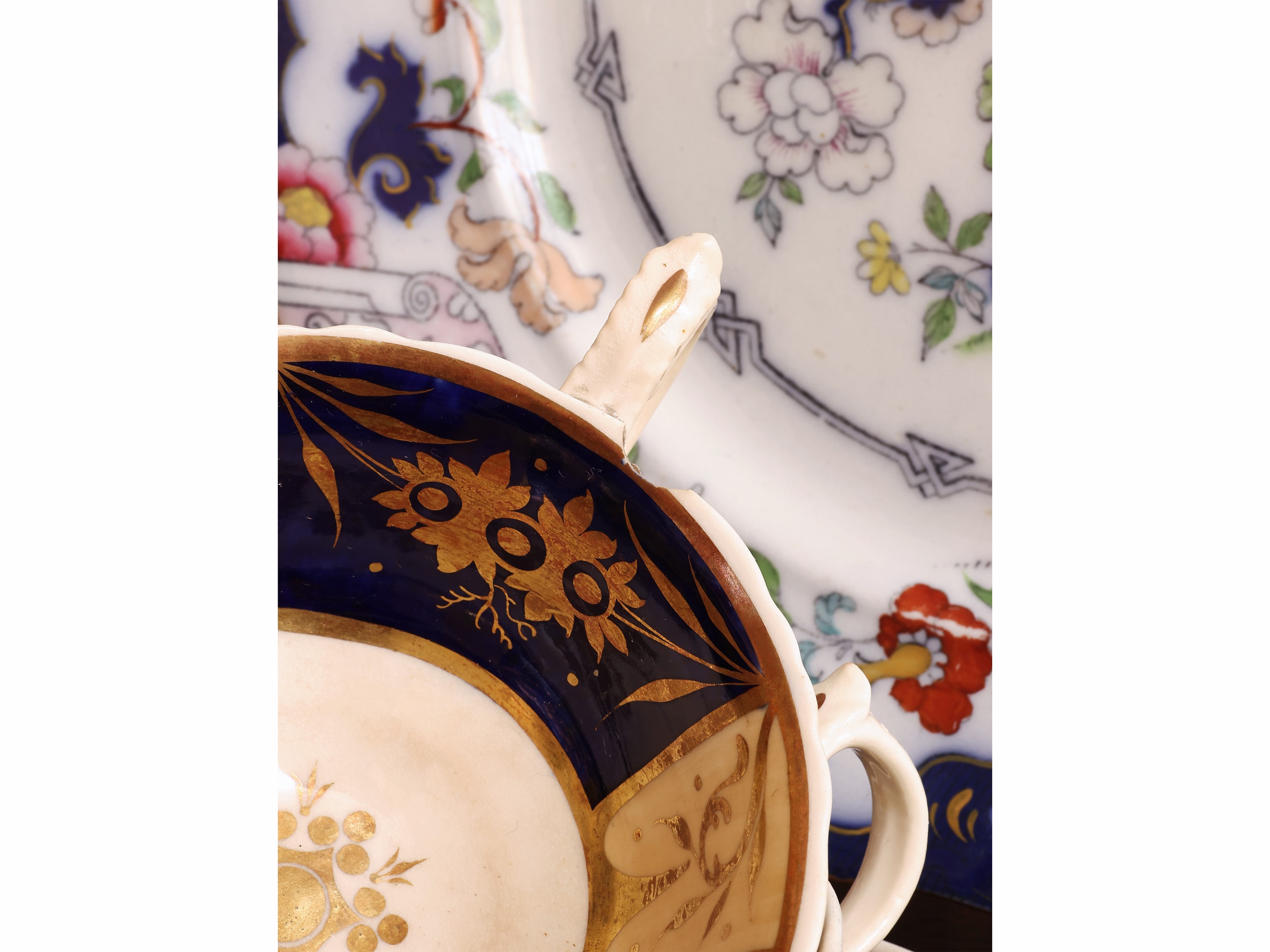 Miscellanea per la tavola d’epoca, terraglia decorata a fiori, con zuppiera (XIX/XX secolo)