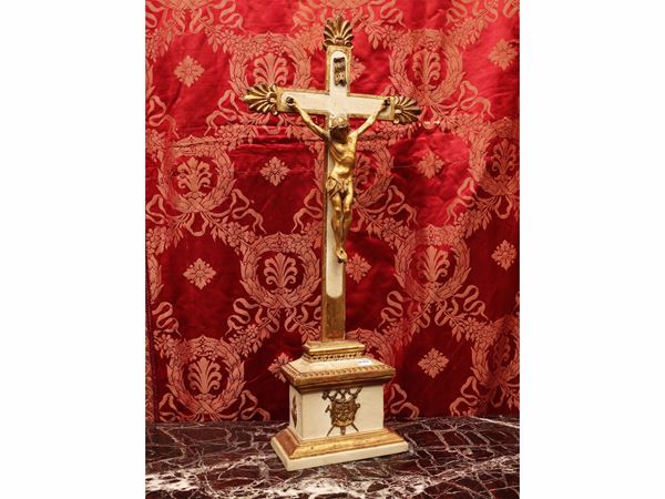 Carved, lacquered and gilded wooden crucifix
