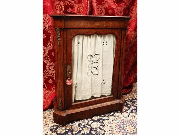 Showcase in walnut and walnut veneer