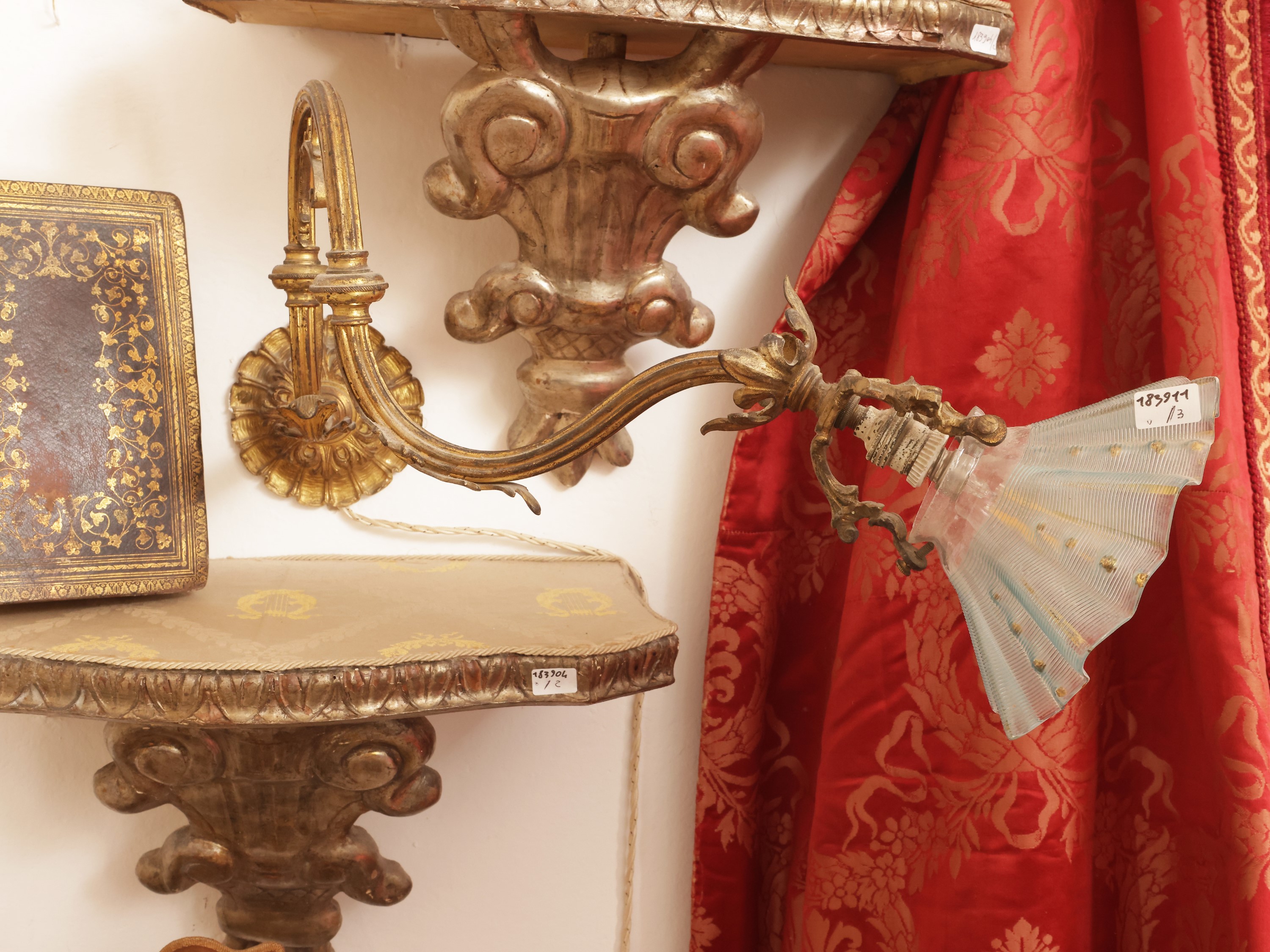 Set da toilette in terraglia dipinta, brocca e catino (inizio XX secolo)