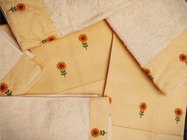 Embroidered towel set