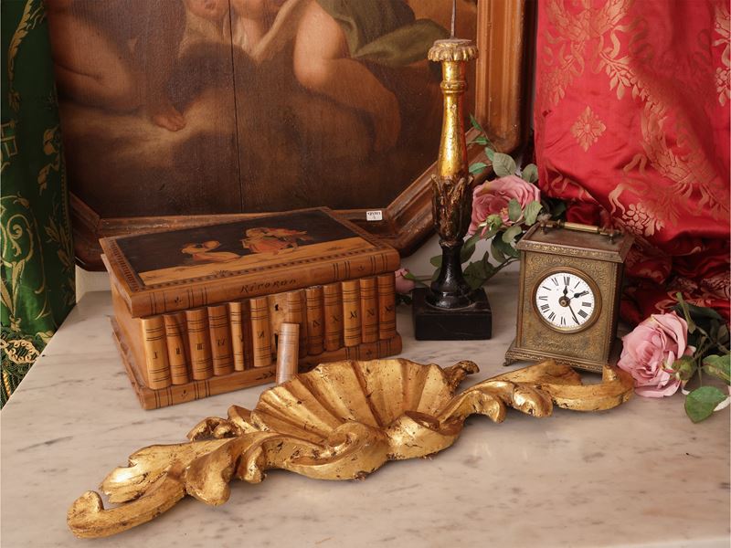Scatola intarsiata e accessori decorativi, curiosità d’epoca (XIX/XX secolo)