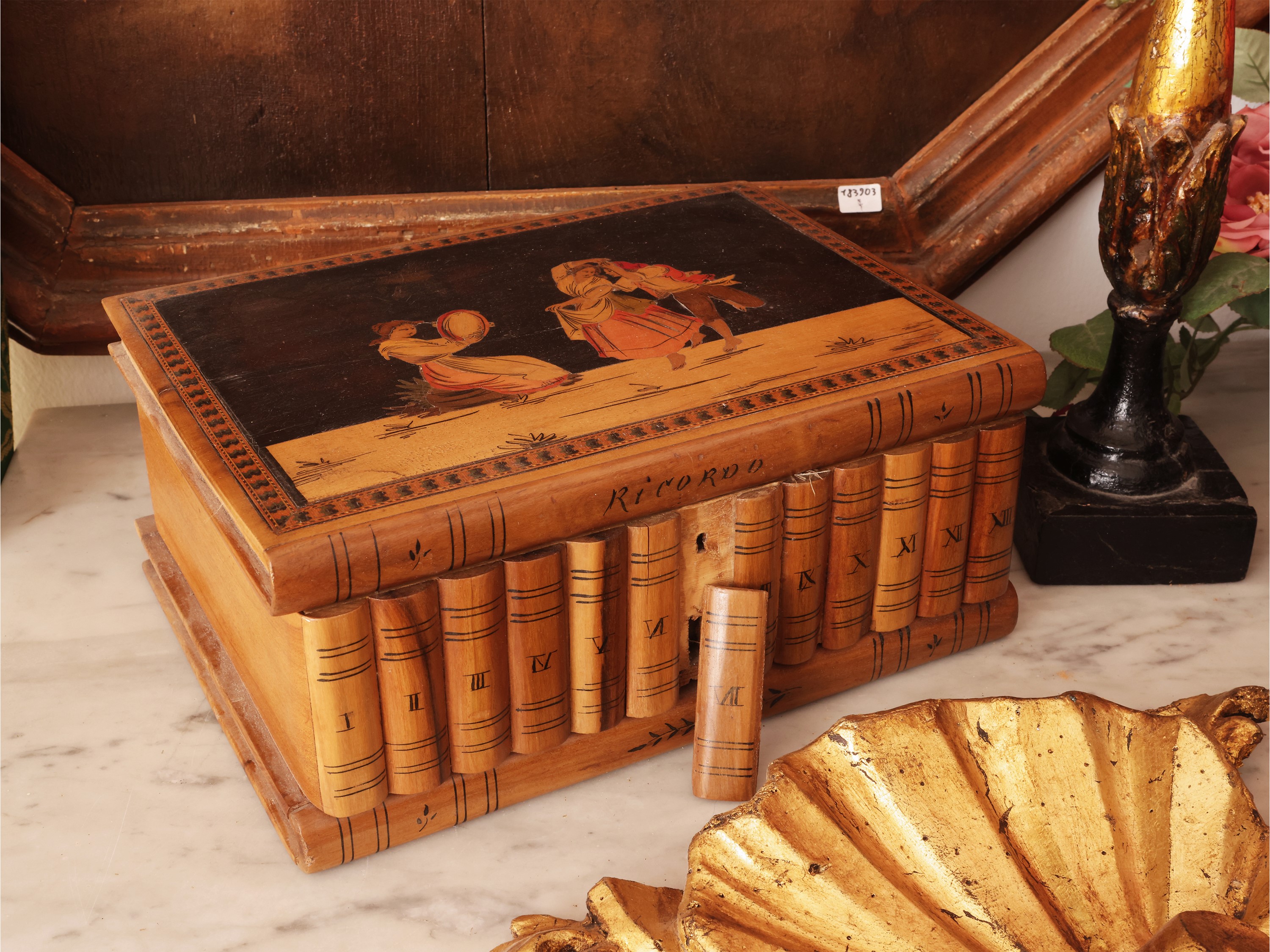 Scatola intarsiata e accessori decorativi, curiosità d’epoca (XIX/XX secolo)