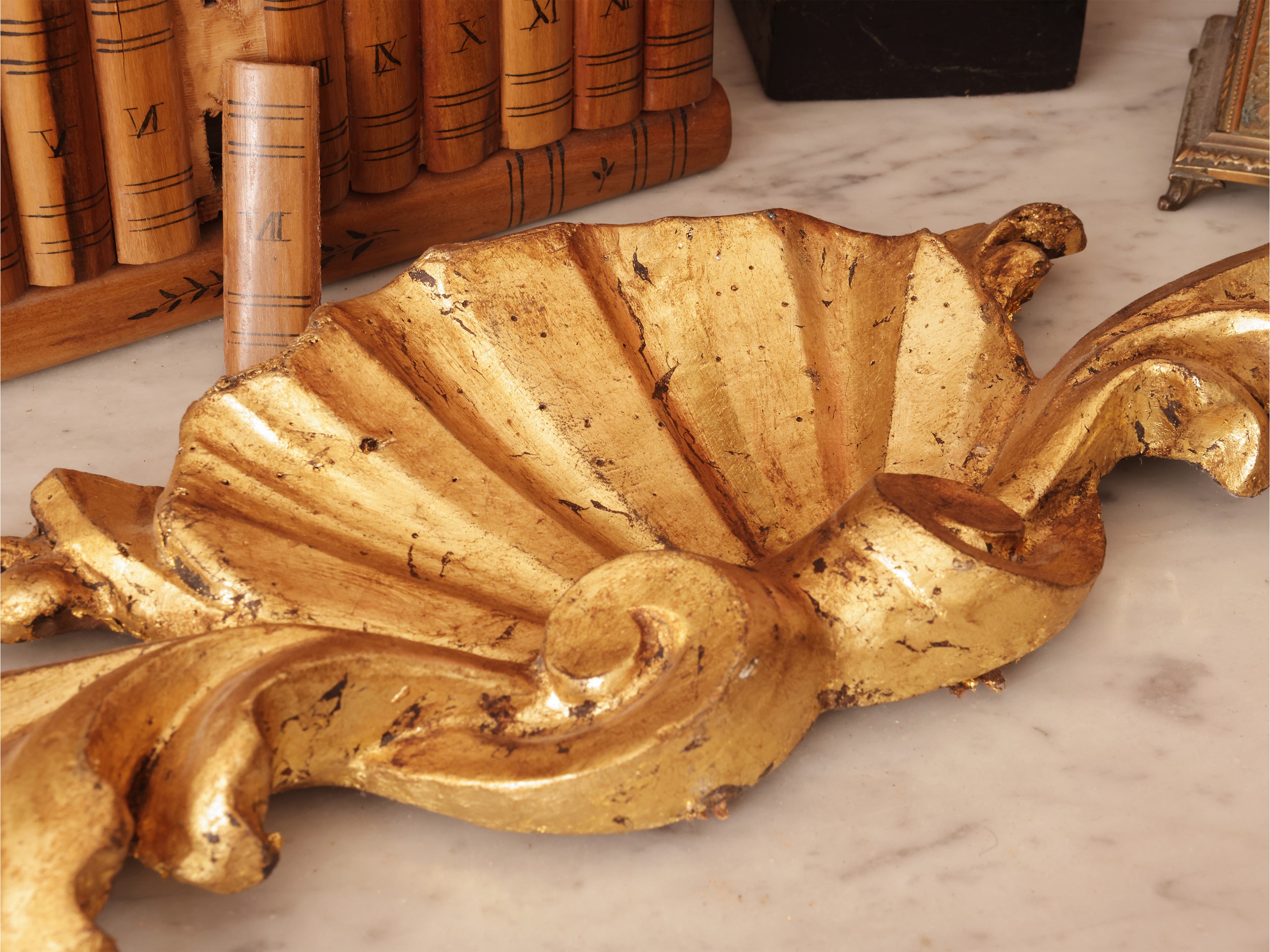 Scatola intarsiata e accessori decorativi, curiosità d’epoca (XIX/XX secolo)