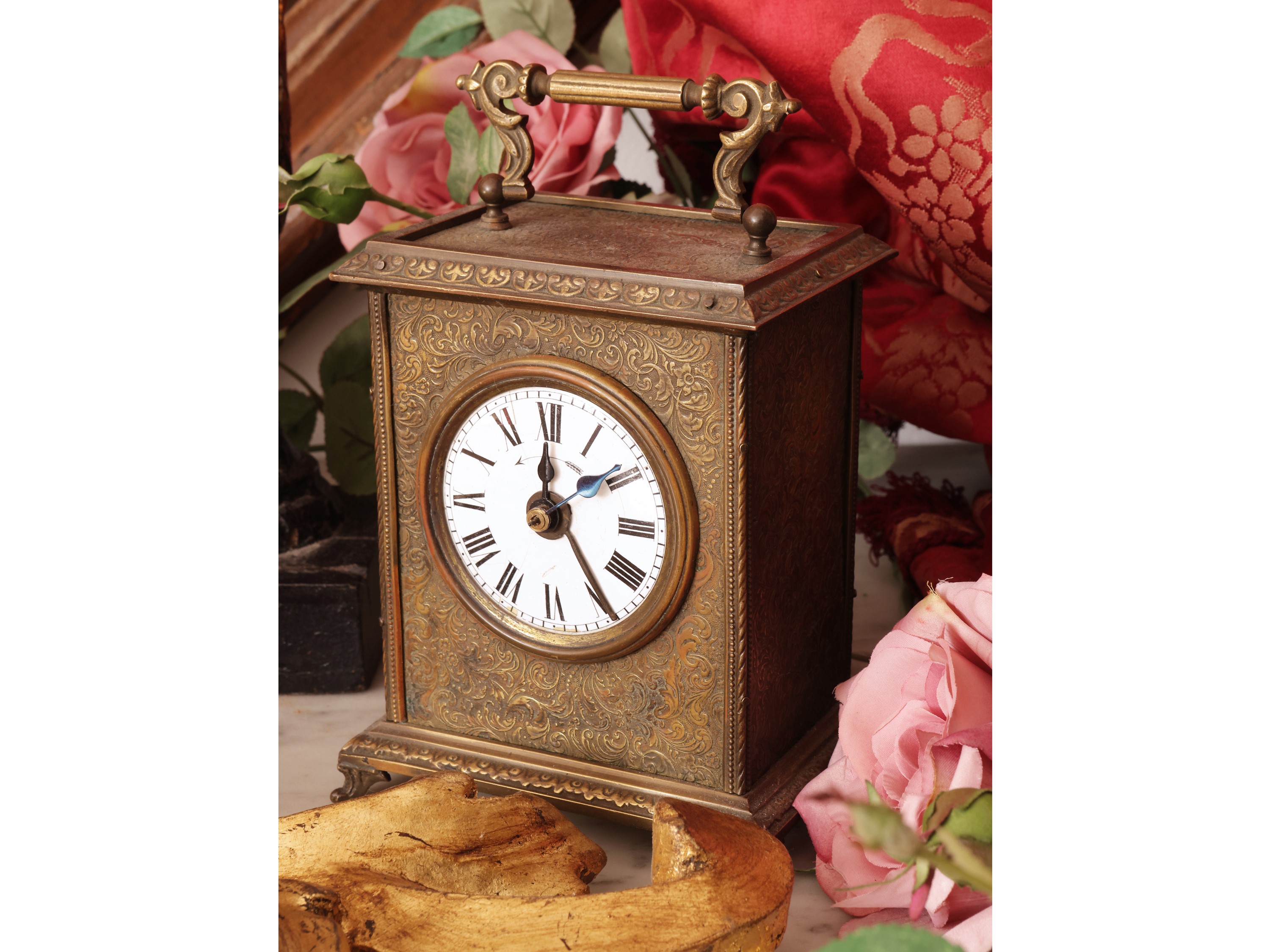 Scatola intarsiata e accessori decorativi, curiosità d’epoca (XIX/XX secolo)