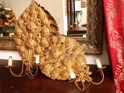 Coppia di palmette in lamina dorata con bracci portacandele, XIX secolo