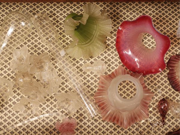 Raccolta di accessori in vetro e cristallo
