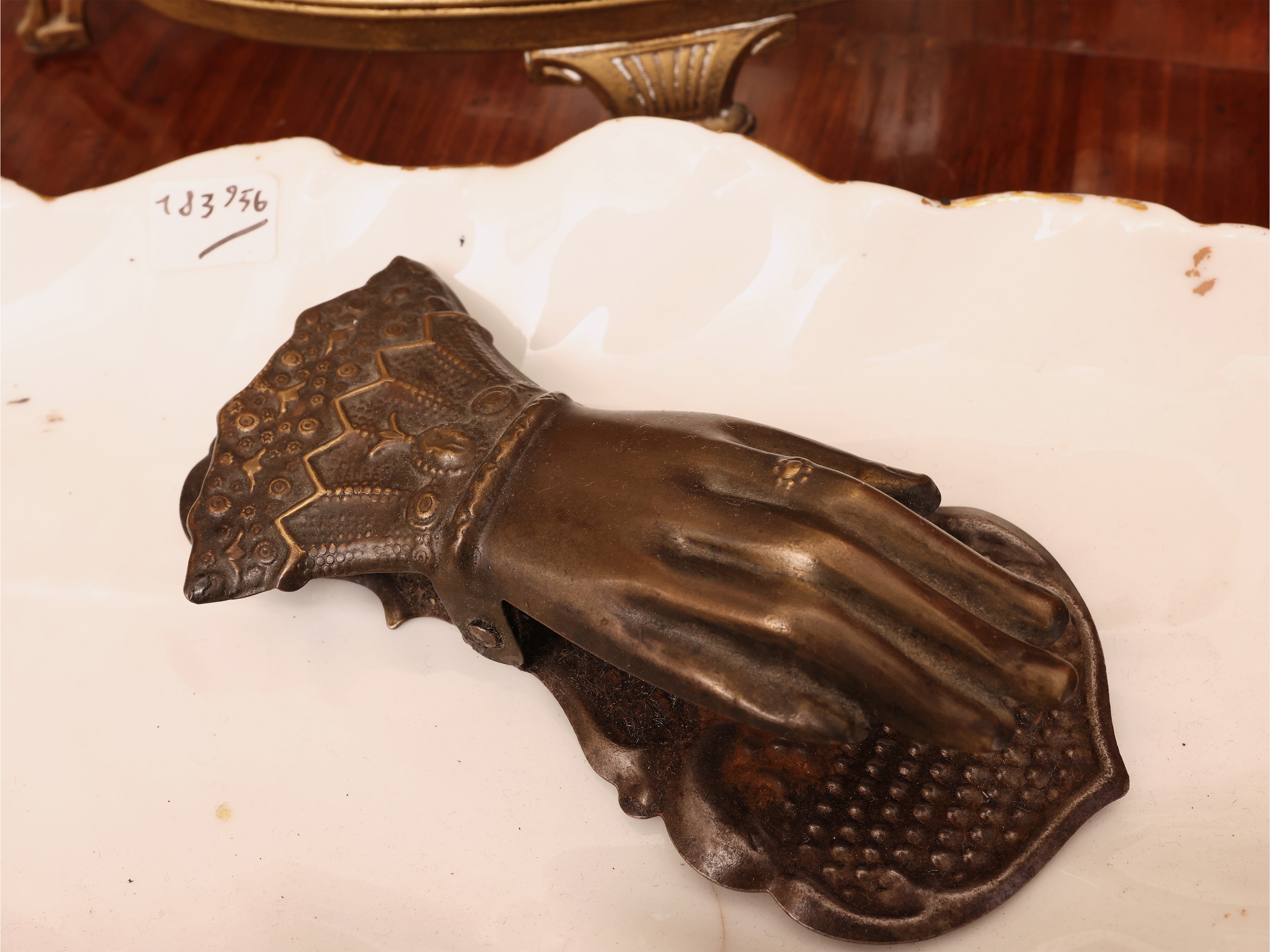 Articoli da curiosità d’epoca, accessori in porcellana e oggetti vari (XIX/XX secolo)