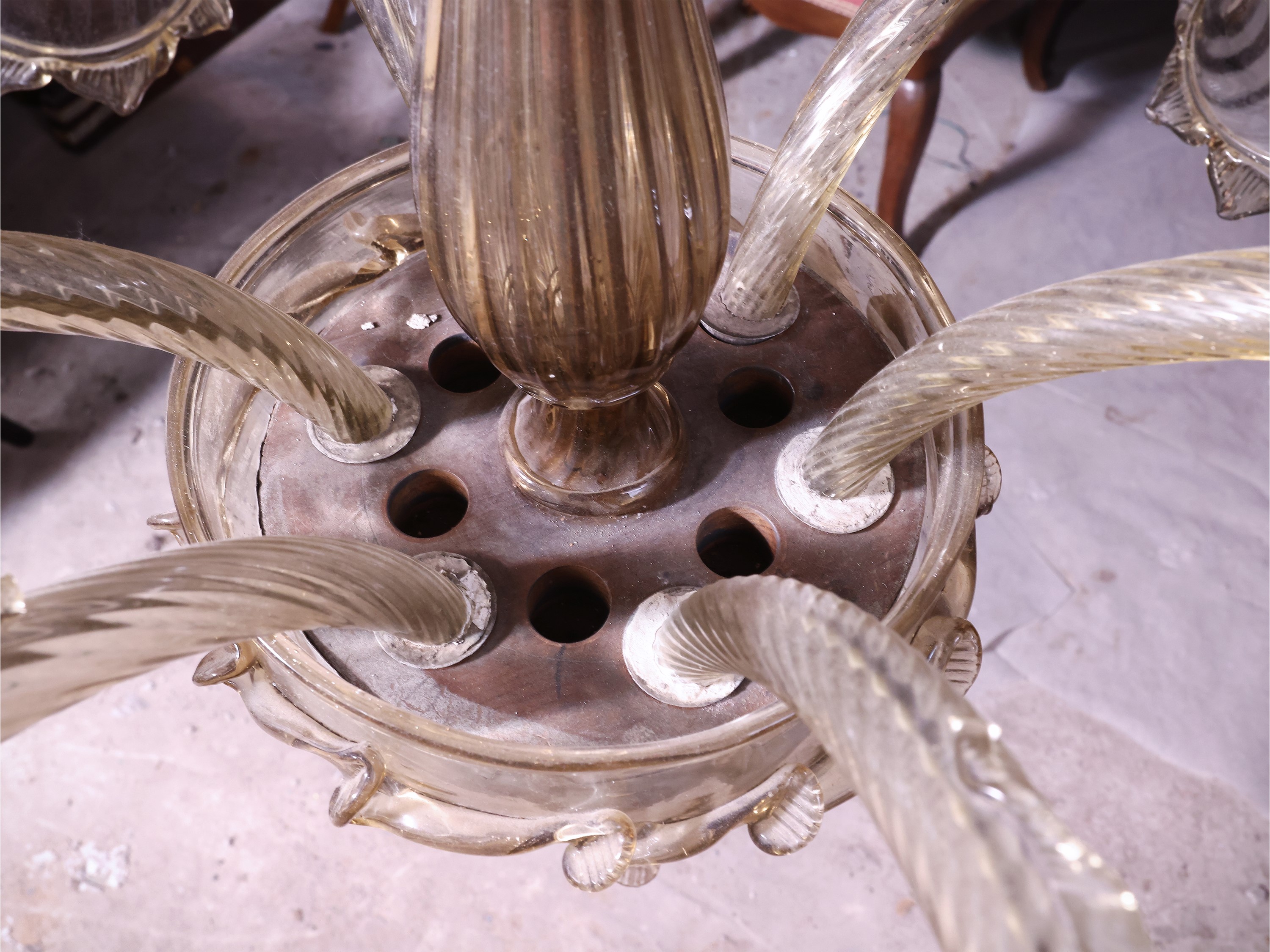 Lampadario, vetro soffiato color ambra (Murano), prima metà del XX secolo
