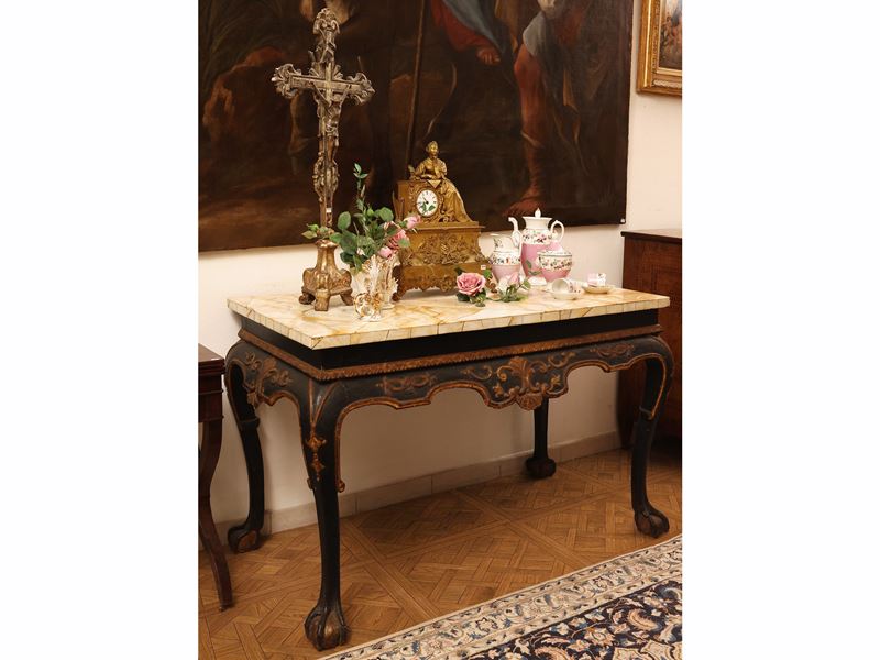 Consolle in legno laccato e dorato, piano in marmo giallo di Siena, XIX secolo