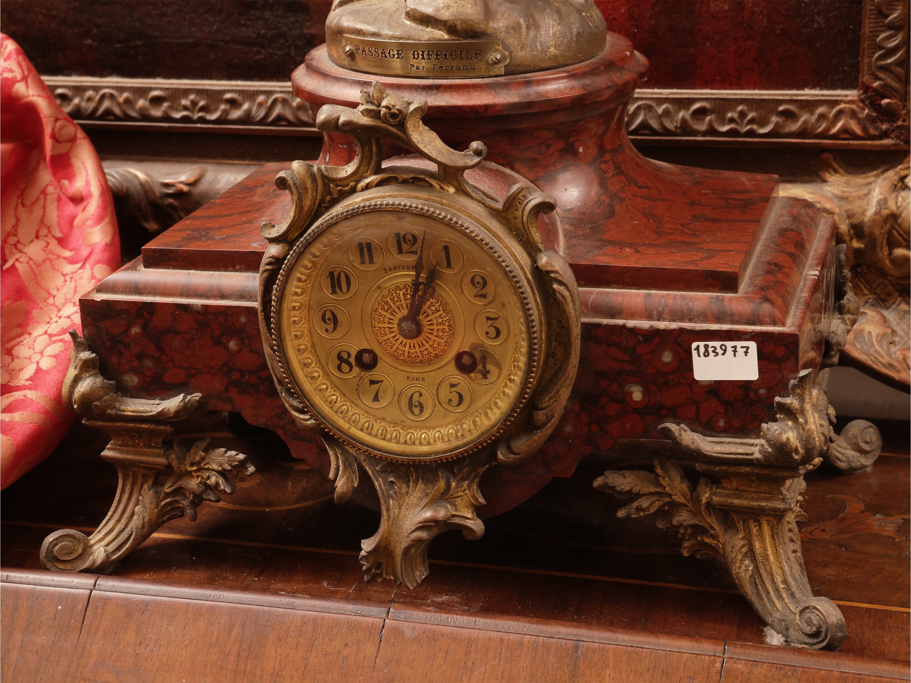 Ernest Justin Ferrand, Orologio da tavolo in antimonio dorato con scultura “Passage Difficile” e ...