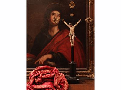 Croce astile in legno laccato ebanizzato con Cristo crocifisso, XIX secolo