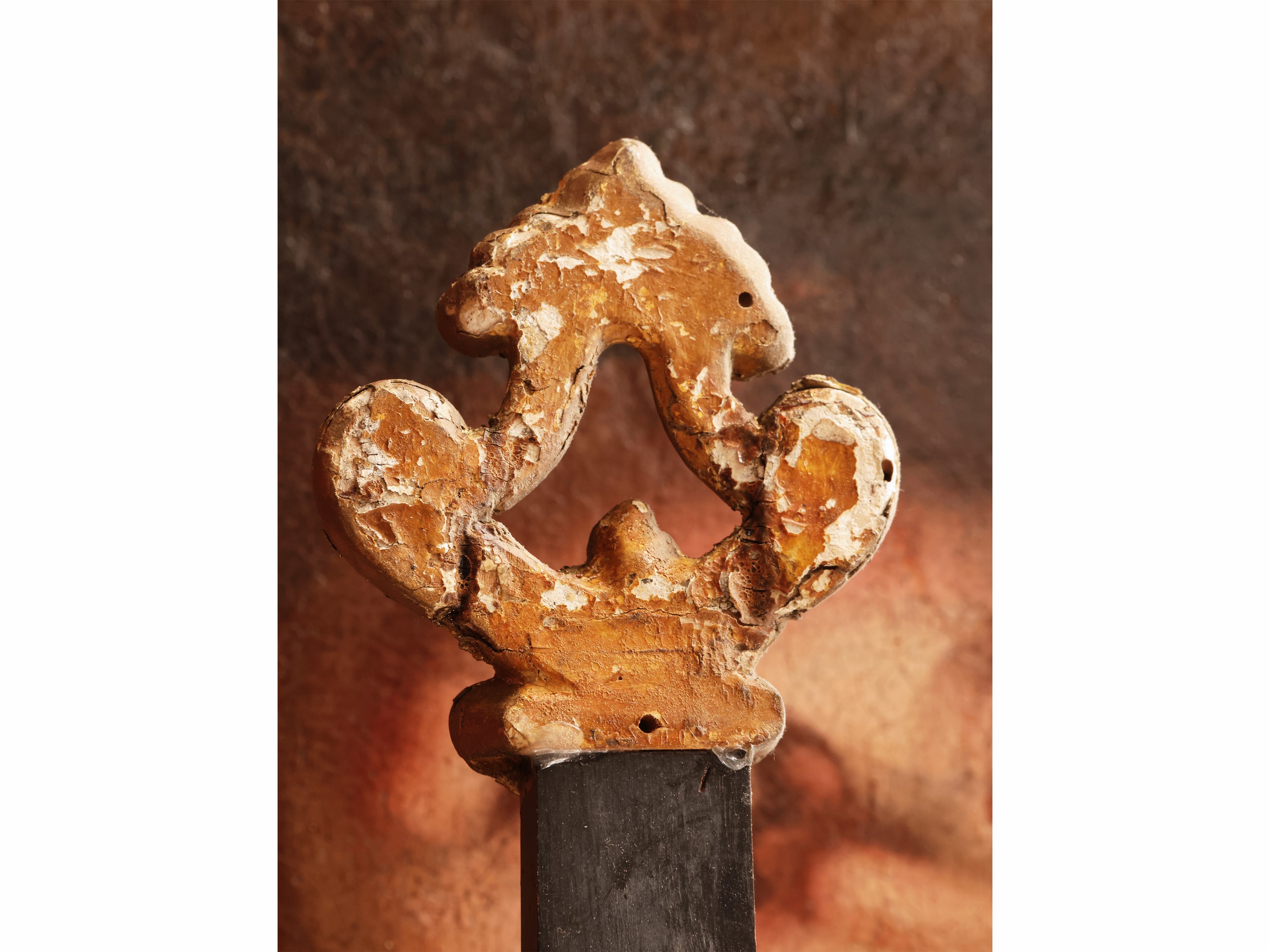 Croce astile, legno ebanizzato laccato e dipinto, XIX secolo
