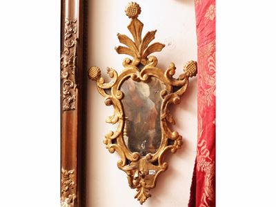Coppia di ventole da muro, legno intagliato e dorato